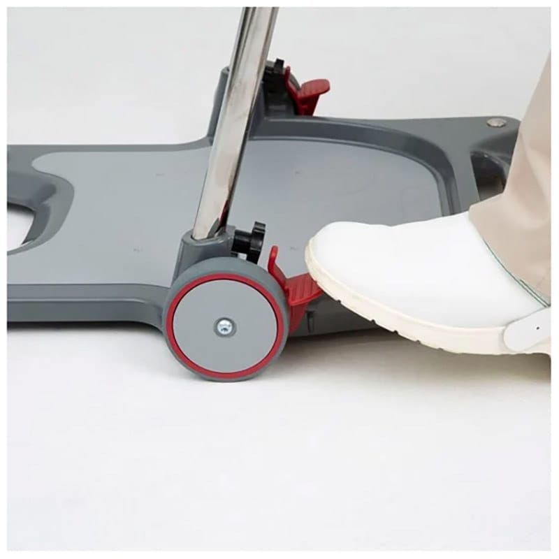 Molift Raiser Pro — central brake Central brake on the Molift Raiser Pro locking both wheels