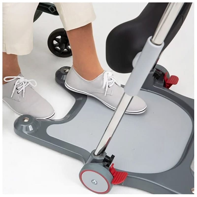Molift Raiser Pro — 35 mm step-on height Low 35 mm step-on height with an angled edge on the Molift Raiser Pro